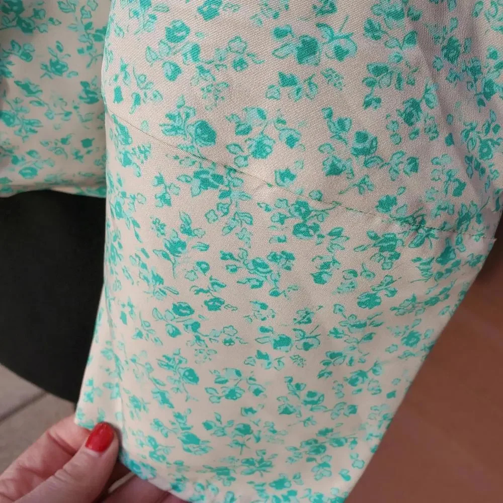 NWT Levi's Yvie Top Women's Large Crop Blouse Puff Sleeves Smocked Cropped Green - Picture 9 of 12